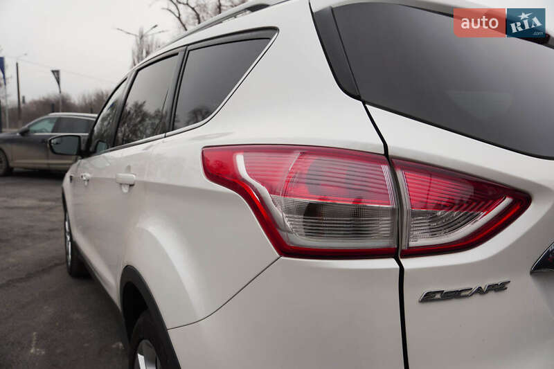 Внедорожник / Кроссовер Ford Escape 2015 в Каменец-Подольском