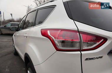 Внедорожник / Кроссовер Ford Escape 2015 в 