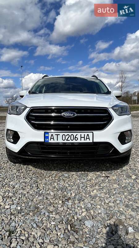 Внедорожник / Кроссовер Ford Escape 2016 в 
