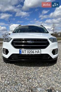 Внедорожник / Кроссовер Ford Escape 2016 в 