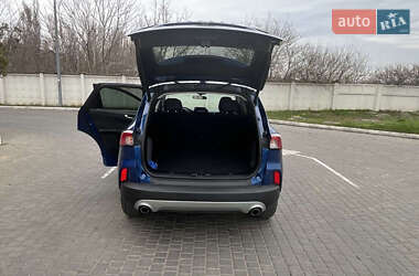 Позашляховик / Кросовер Ford Escape 2022 в 