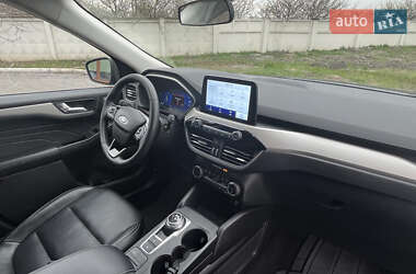 Позашляховик / Кросовер Ford Escape 2022 в 