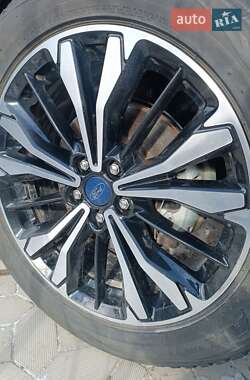 Внедорожник / Кроссовер Ford Escape 2021 в 