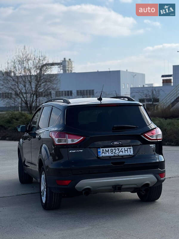 Внедорожник / Кроссовер Ford Escape 2015 в Коростене