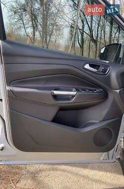 Внедорожник / Кроссовер Ford Escape 2012 в 