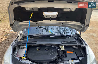 Внедорожник / Кроссовер Ford Escape 2012 в 