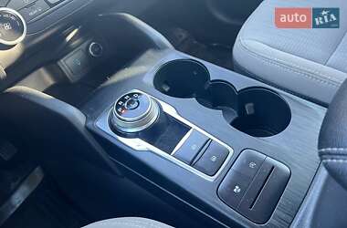 Внедорожник / Кроссовер Ford Escape 2019 в 