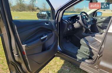 Внедорожник / Кроссовер Ford Escape 2017 в 