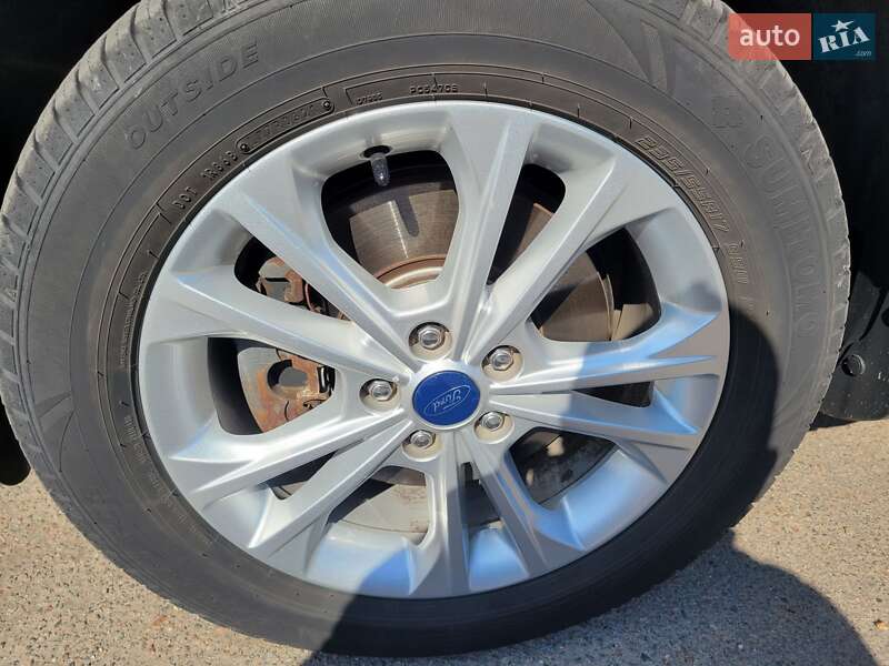 Внедорожник / Кроссовер Ford Escape 2017 в Киеве