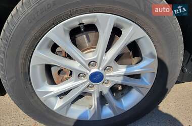 Внедорожник / Кроссовер Ford Escape 2017 в 