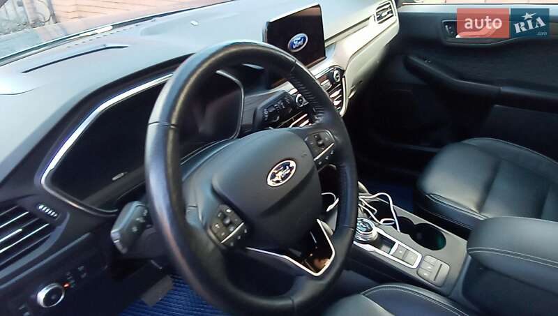 Внедорожник / Кроссовер Ford Escape 2020 в Городне