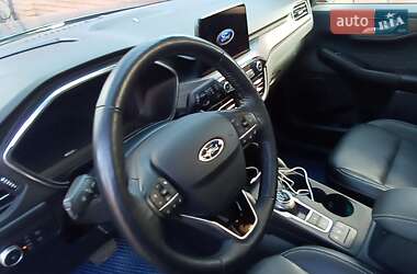 Внедорожник / Кроссовер Ford Escape 2020 в 