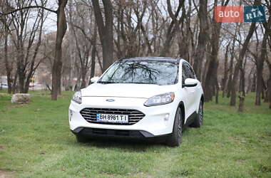 Внедорожник / Кроссовер Ford Escape 2019 в 