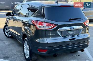 Внедорожник / Кроссовер Ford Escape 2015 в 