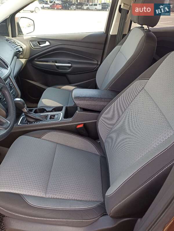Позашляховик / Кросовер Ford Escape 2016 в Києві