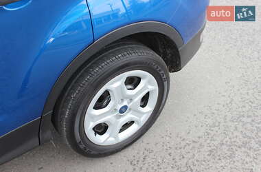 Позашляховик / Кросовер Ford Escape 2019 в 