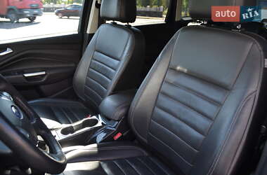 Внедорожник / Кроссовер Ford Escape 2015 в 