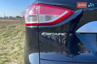 Внедорожник / Кроссовер Ford Escape 2015 в 