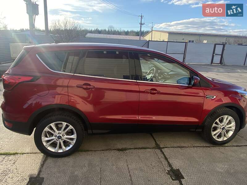 Внедорожник / Кроссовер Ford Escape 2018 в Киеве