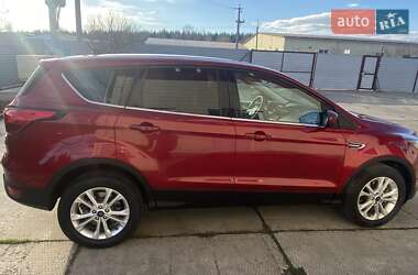 Внедорожник / Кроссовер Ford Escape 2018 в 