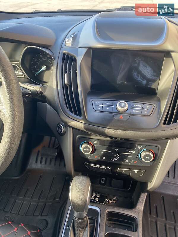 Внедорожник / Кроссовер Ford Escape 2018 в Киеве