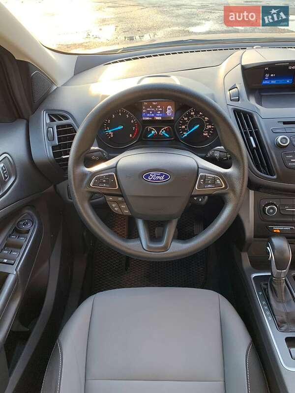 Внедорожник / Кроссовер Ford Escape 2017 в Ровно