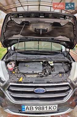 Внедорожник / Кроссовер Ford Escape 2017 в 