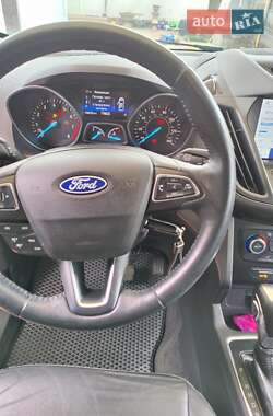 Внедорожник / Кроссовер Ford Escape 2017 в 