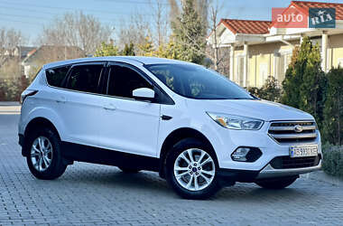 Позашляховик / Кросовер Ford Escape 2017 в 