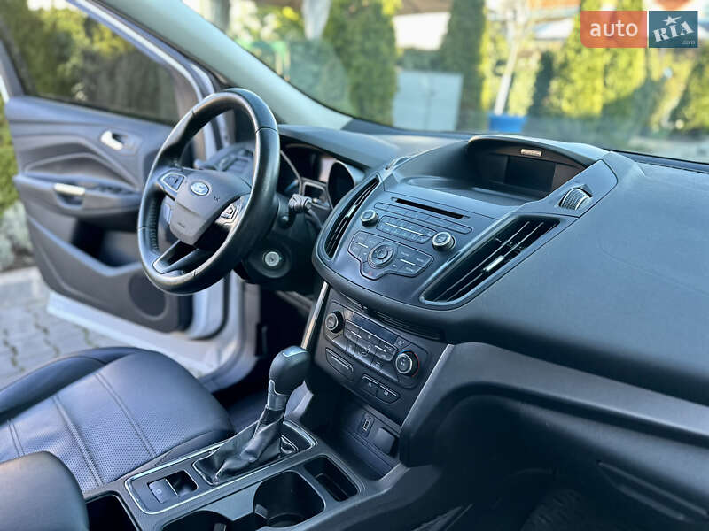Внедорожник / Кроссовер Ford Escape 2017 в Одессе