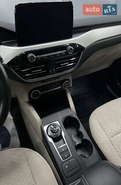 Внедорожник / Кроссовер Ford Escape 2021 в 