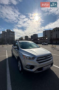 Внедорожник / Кроссовер Ford Escape 2016 в 
