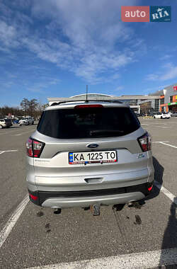 Внедорожник / Кроссовер Ford Escape 2016 в 