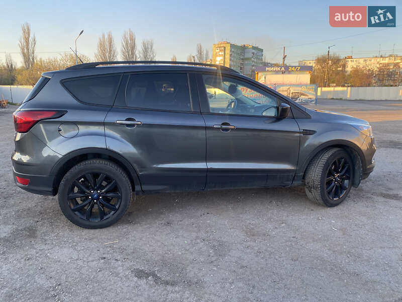 Внедорожник / Кроссовер Ford Escape 2019 в Запорожье