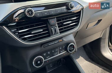 Внедорожник / Кроссовер Ford Escape 2020 в 