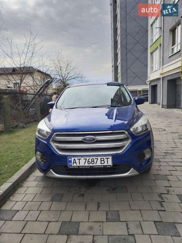 Внедорожник / Кроссовер Ford Escape 2017 в 