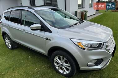 Внедорожник / Кроссовер Ford Escape 2017 в 