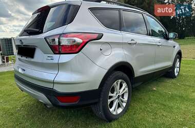 Внедорожник / Кроссовер Ford Escape 2017 в 
