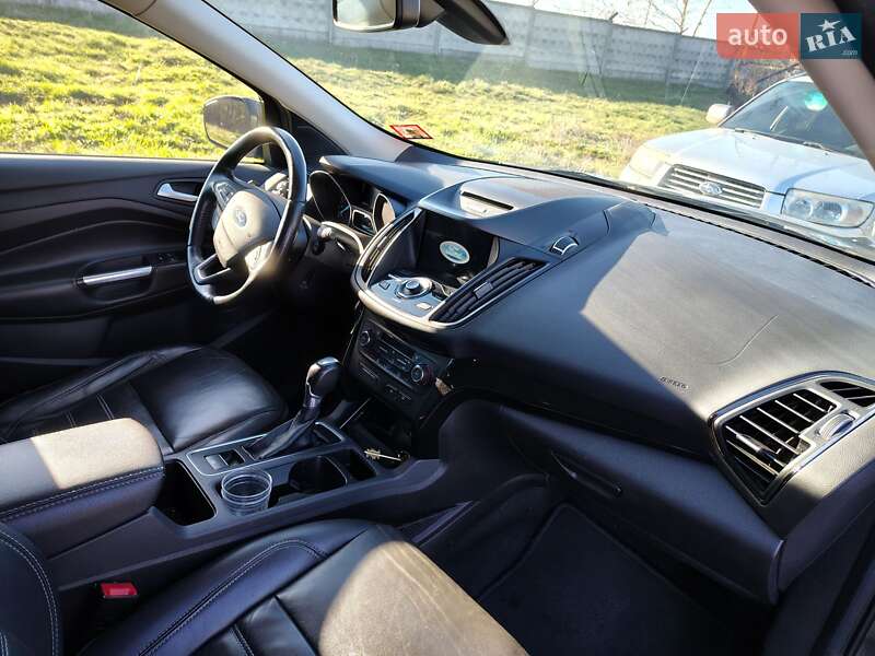 Внедорожник / Кроссовер Ford Escape 2017 в Луцке