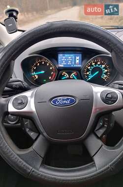 Внедорожник / Кроссовер Ford Escape 2014 в 