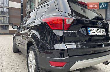Внедорожник / Кроссовер Ford Escape 2019 в 