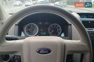 Внедорожник / Кроссовер Ford Escape 2010 в 