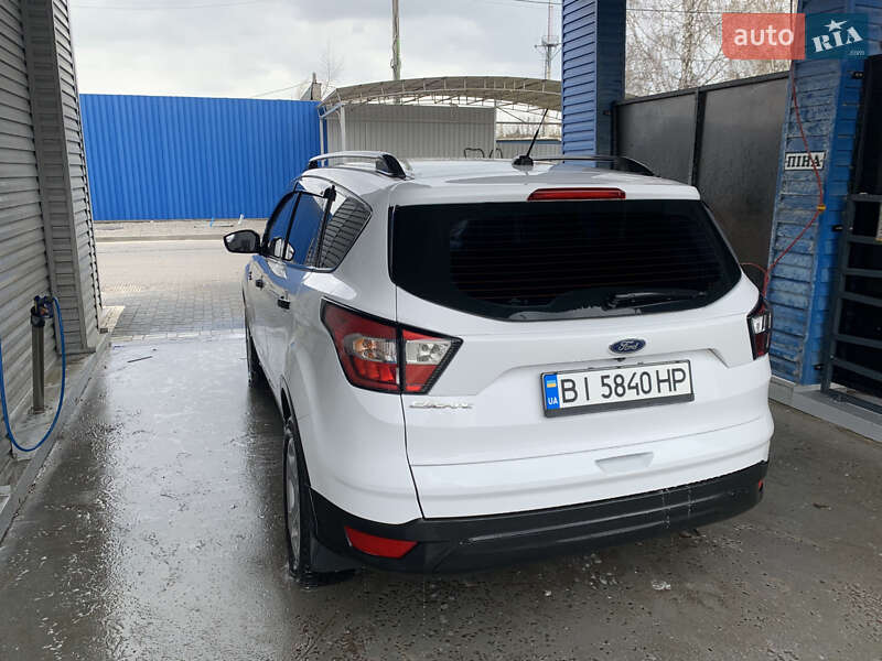 Внедорожник / Кроссовер Ford Escape 2017 в Полтаве