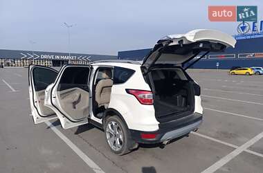 Внедорожник / Кроссовер Ford Escape 2016 в 