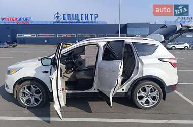 Внедорожник / Кроссовер Ford Escape 2016 в 