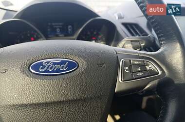 Внедорожник / Кроссовер Ford Escape 2016 в 