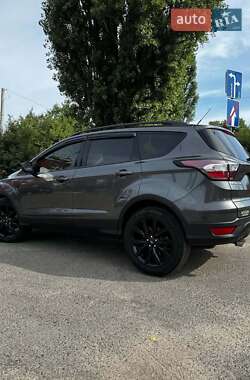 Внедорожник / Кроссовер Ford Escape 2018 в 