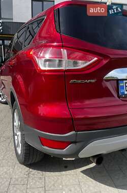 Позашляховик / Кросовер Ford Escape 2013 в 