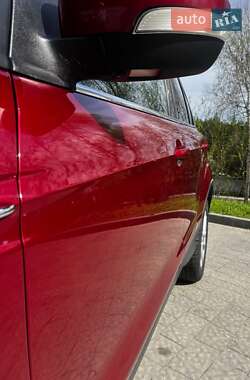 Позашляховик / Кросовер Ford Escape 2013 в 