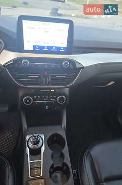 Внедорожник / Кроссовер Ford Escape 2020 в 